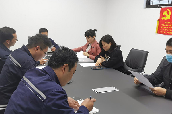 Deux employés de Boda ont rejoint honorablement le Parti communiste chinois.